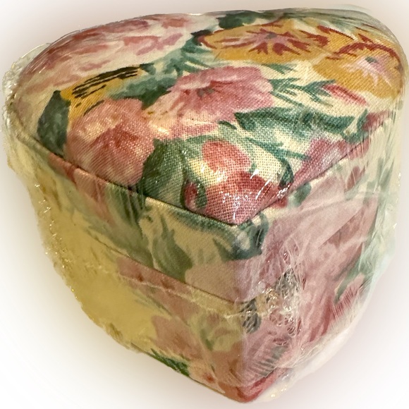 VTG 80’s PADDED VICTORIAN ROSE HEART BOX FLAWED CREAM PIINK GREEN VALENTINE LOVE - Picture 4 of 8